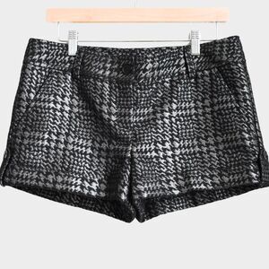 EXPRESS Black & Silver Metallic Houndstooth Short Size 8